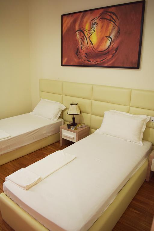 Living Hotel Tirana Zewnętrze zdjęcie