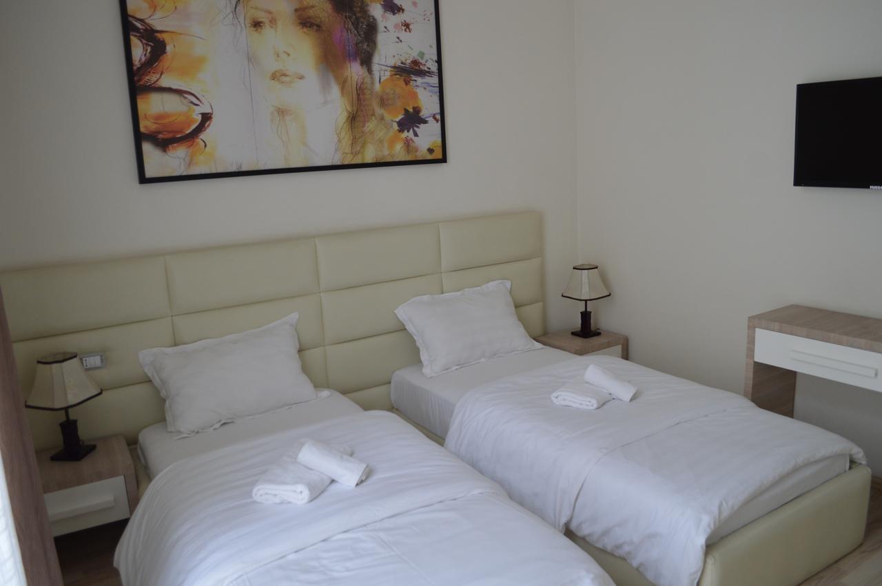 Living Hotel Tirana Zewnętrze zdjęcie