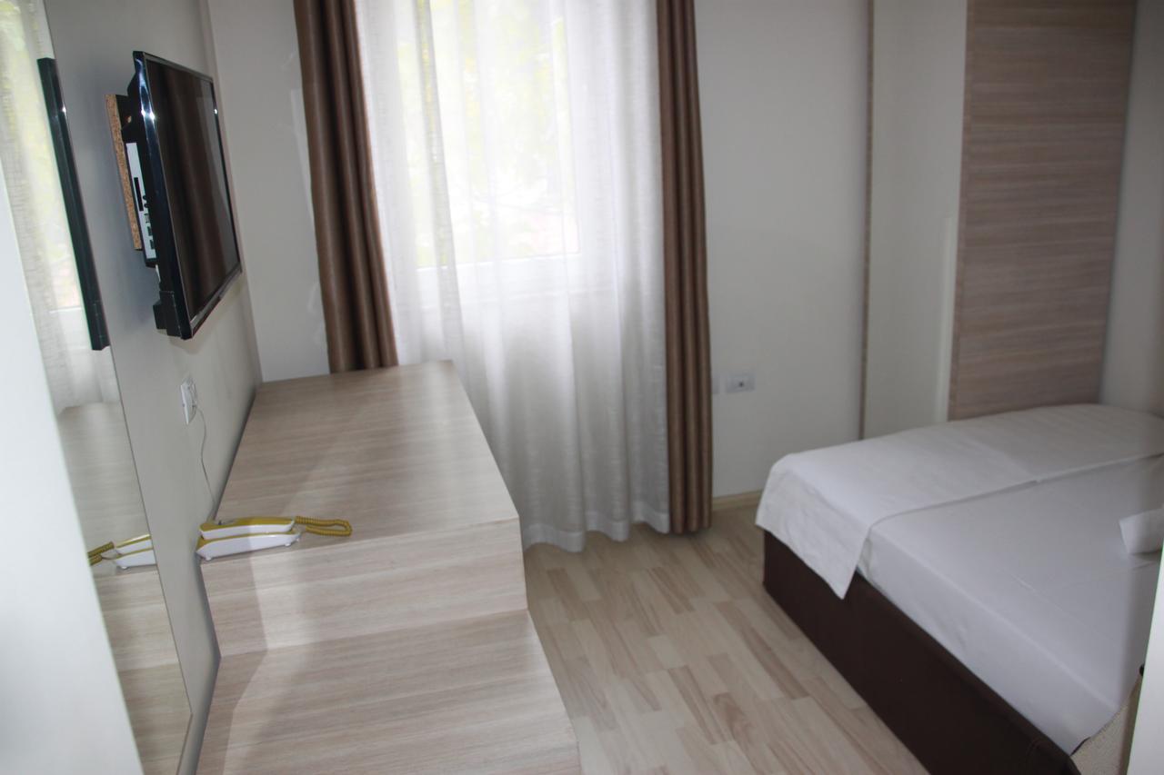 Living Hotel Tirana Zewnętrze zdjęcie